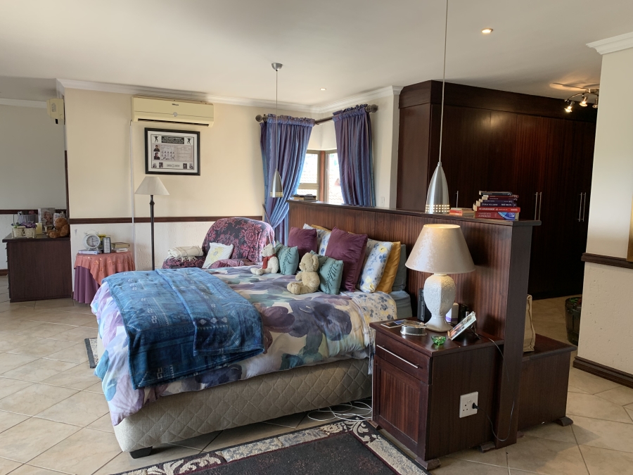 5 Bedroom Property for Sale in Birdwood Estate North West